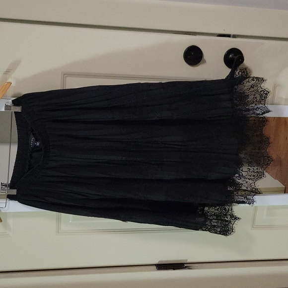 Accordion style skirt - Picture 1 of 3